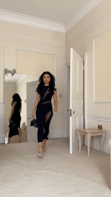 Isadora™ | Klänning med Utskärningar i Helfärgat Tyg